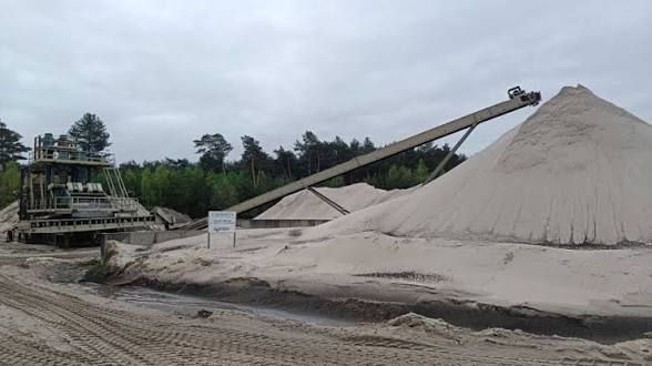 Het zand op de speelplaats dat in elke broekzak belandt